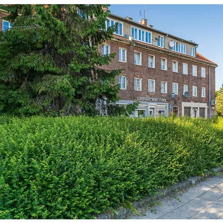 Belle - 5 Minutes To Old Town